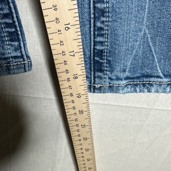Miss Me Jeans Capri Denim JP5082CP Embroidery/Rhinestones Back Pockets Size 27 - Picture 10 of 12